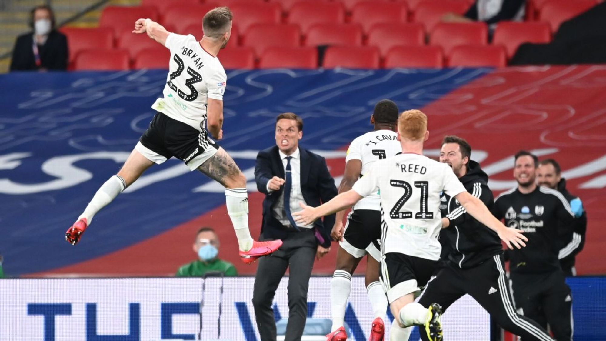 步趋于限薪 步趋于限薪